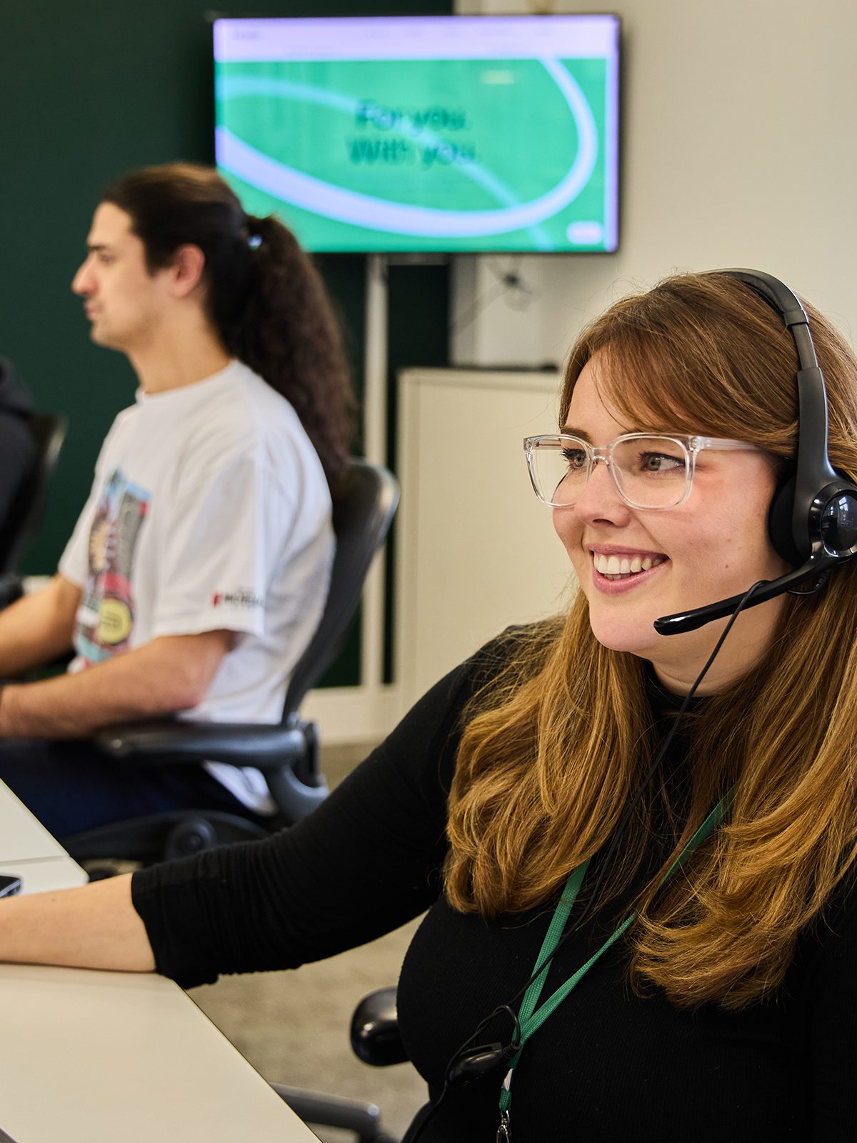 Assistance coordinator speaking on the phone, ready to help